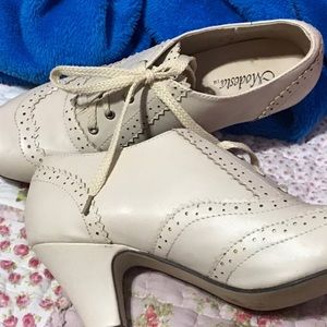 ✨LAST CHANCE✨ Cream Oxford Heels